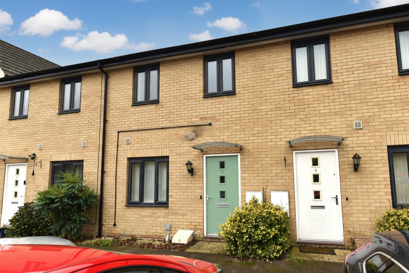 2 bedroom house in Dunnock Way