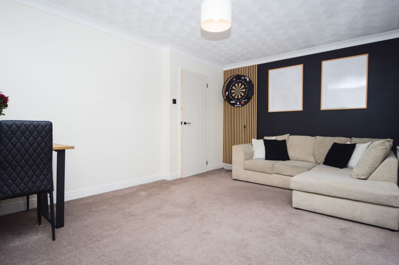 2 bedroom bungalow in Field Close