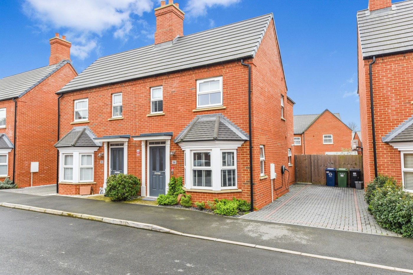 2 bedroom house in De Havilland Gardens