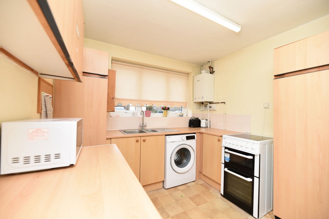 2 bedroom bungalow in Tennyson Avenue, St. Ives