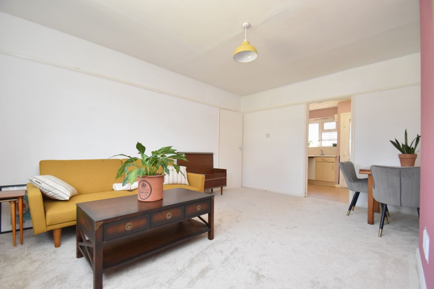 2 bedroom bungalow in New Road, St. Ives