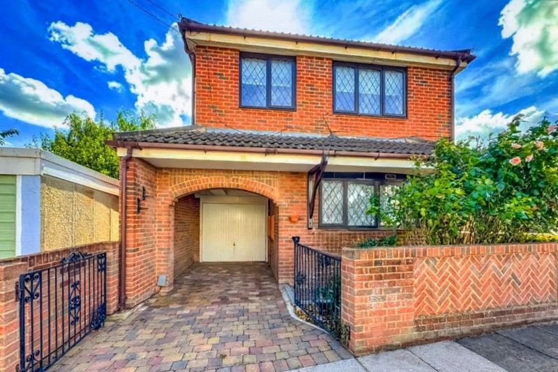 Earls Hall Avenue, Southend-on-sea, SS2 6