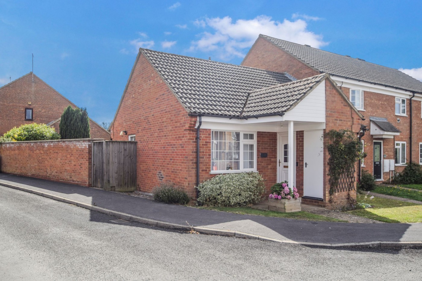 2 bedroom bungalow in Cob Place