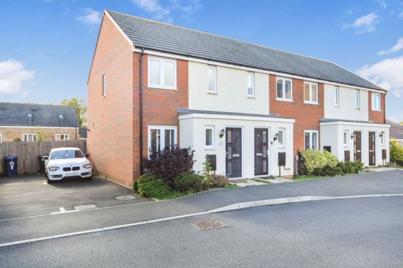 2 bedroom house in Bloomfield Drive, Huntingdon