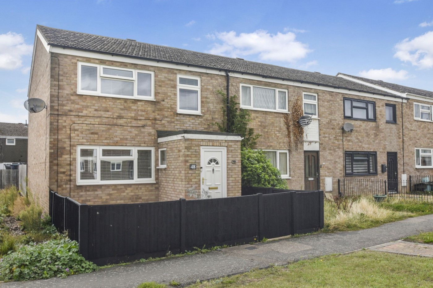 3 bedroom house in Whitehall Walk