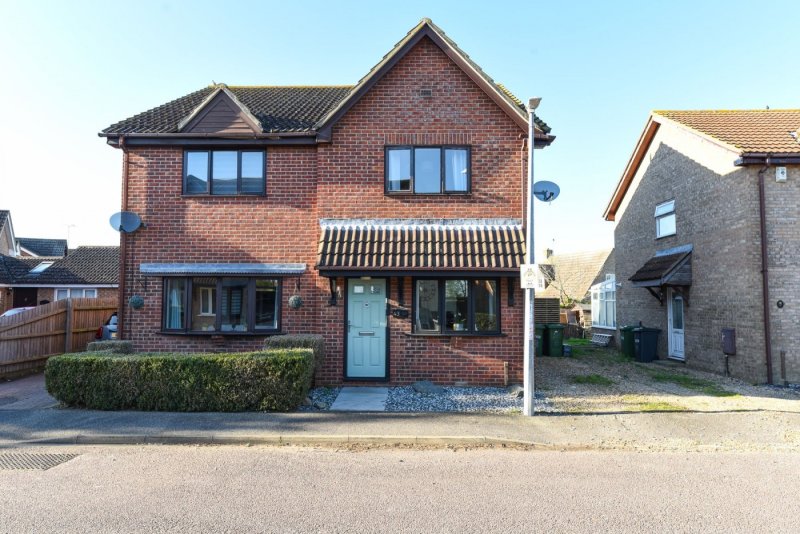3 bedroom house in Aversley Road, Sawtry