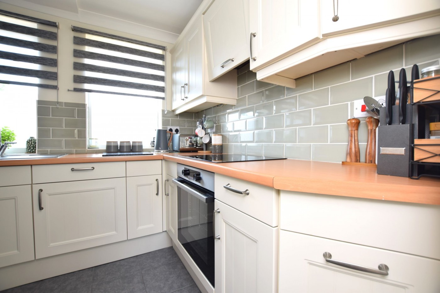 2 bedroom house in Belle Isle Crescent, Brampton