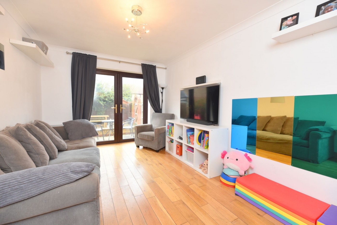 2 bedroom house in Royal Oak Close, Biggleswade