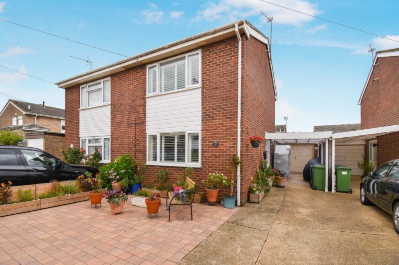 2 bedroom house in Simmer Piece, Fenstanton