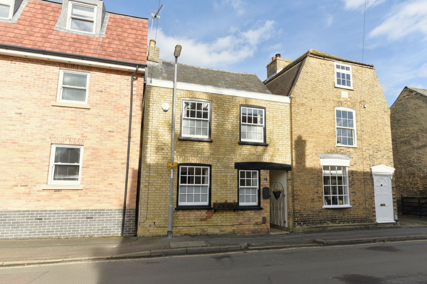2 bedroom cottage in West Street