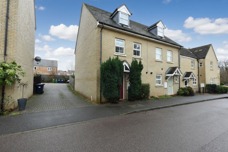 3 bedroom house in Christie Drive, Huntingdon