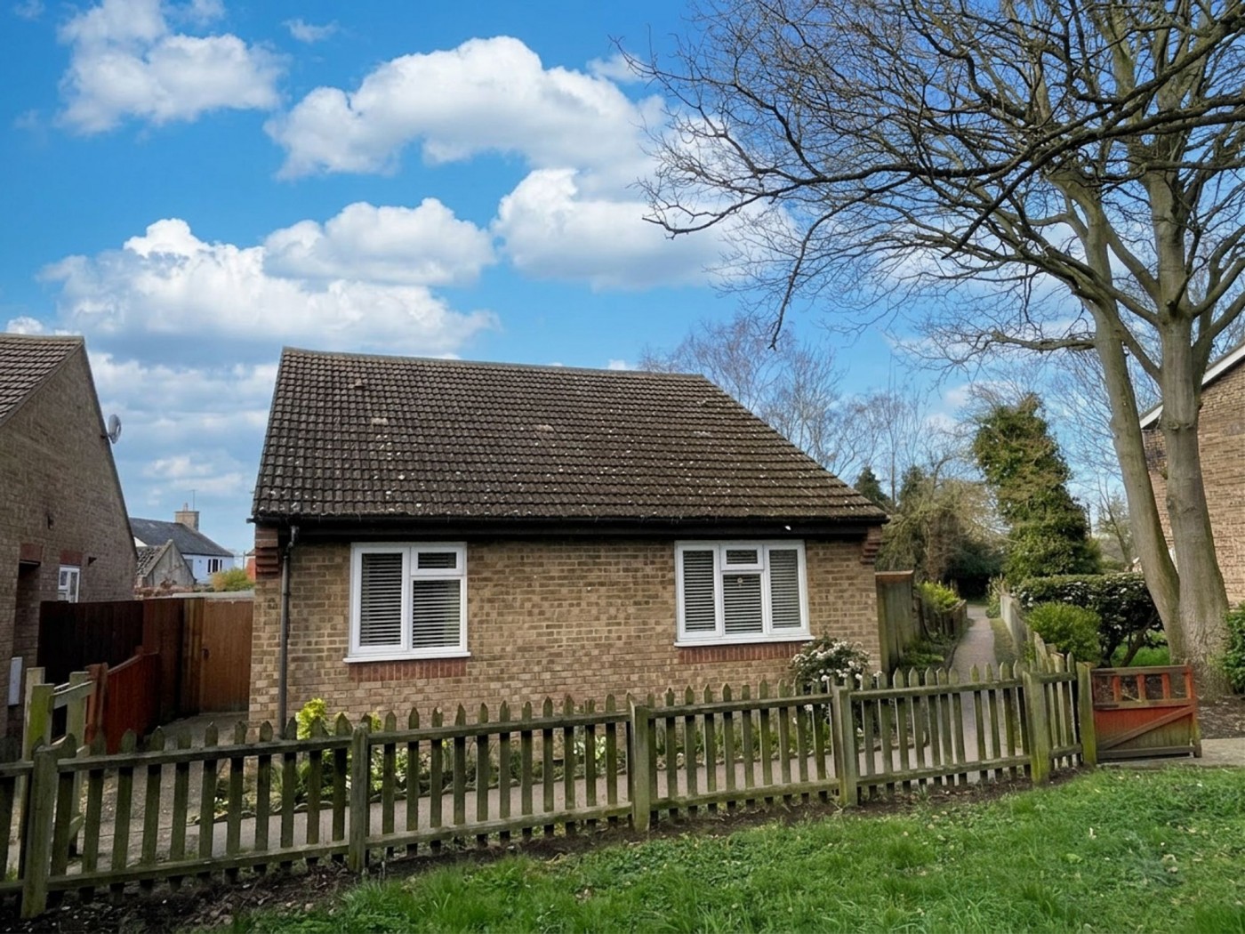 3 bedroom bungalow in Grove Court