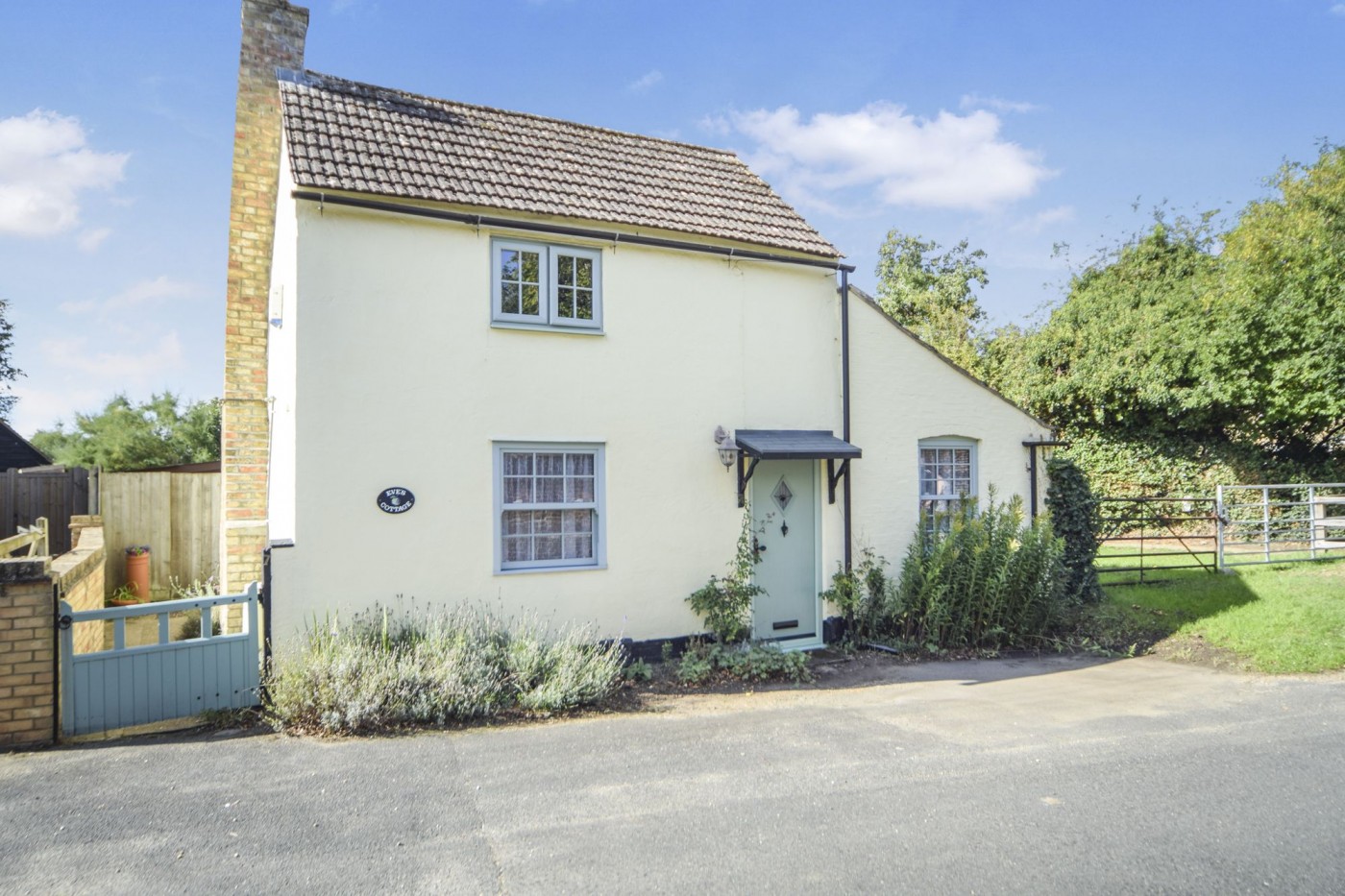 2 bedroom house in Church Way