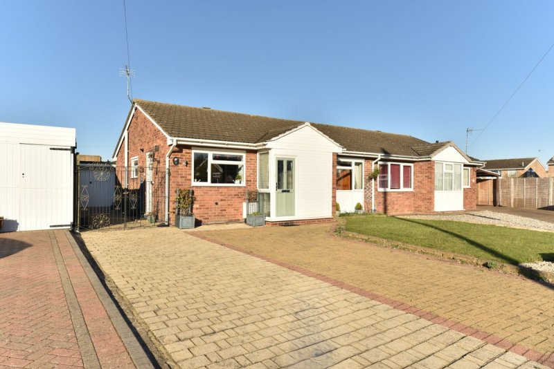 2 bedroom house in Leechcroft, Fenstanton