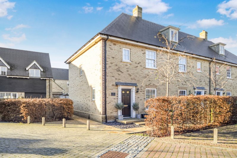 3 bedroom house in Bayley Road, Alconbury Weald