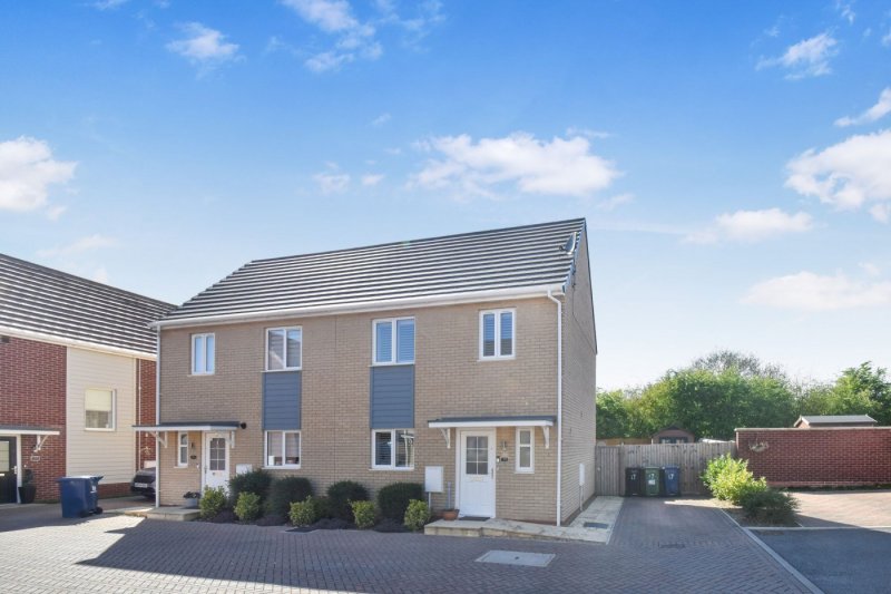 3 bedroom house in Meridian Close, Bluntisham