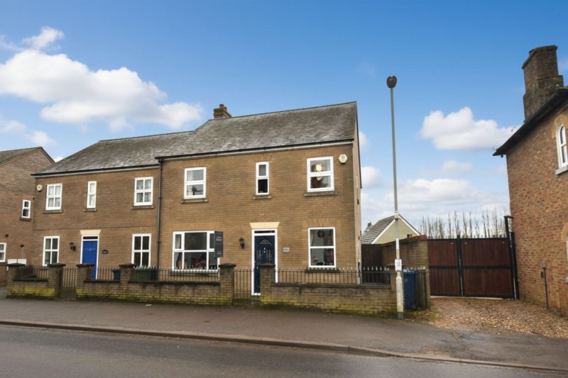 4 bedroom house in High Street, Earith