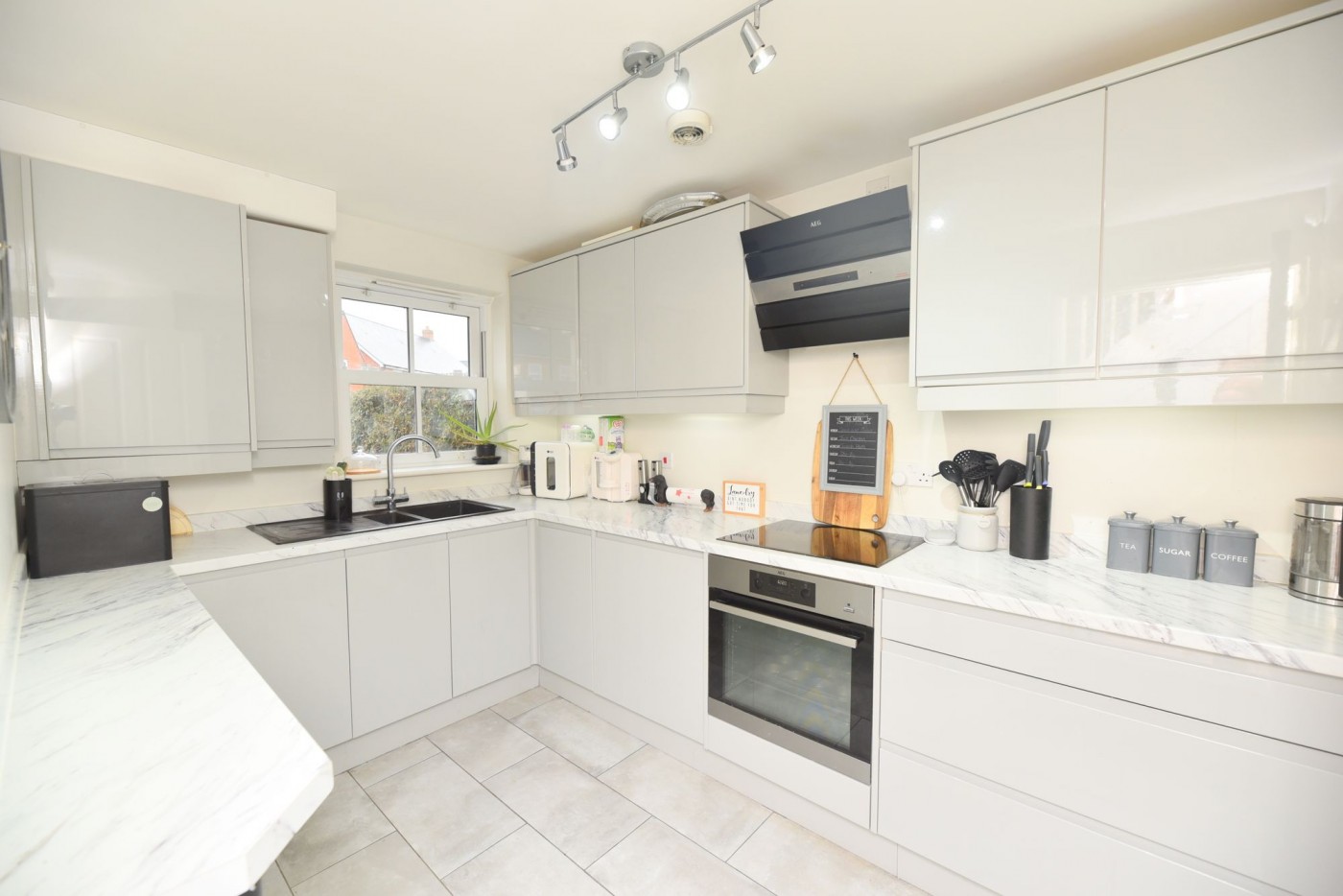3 bedroom house in Venus Avenue