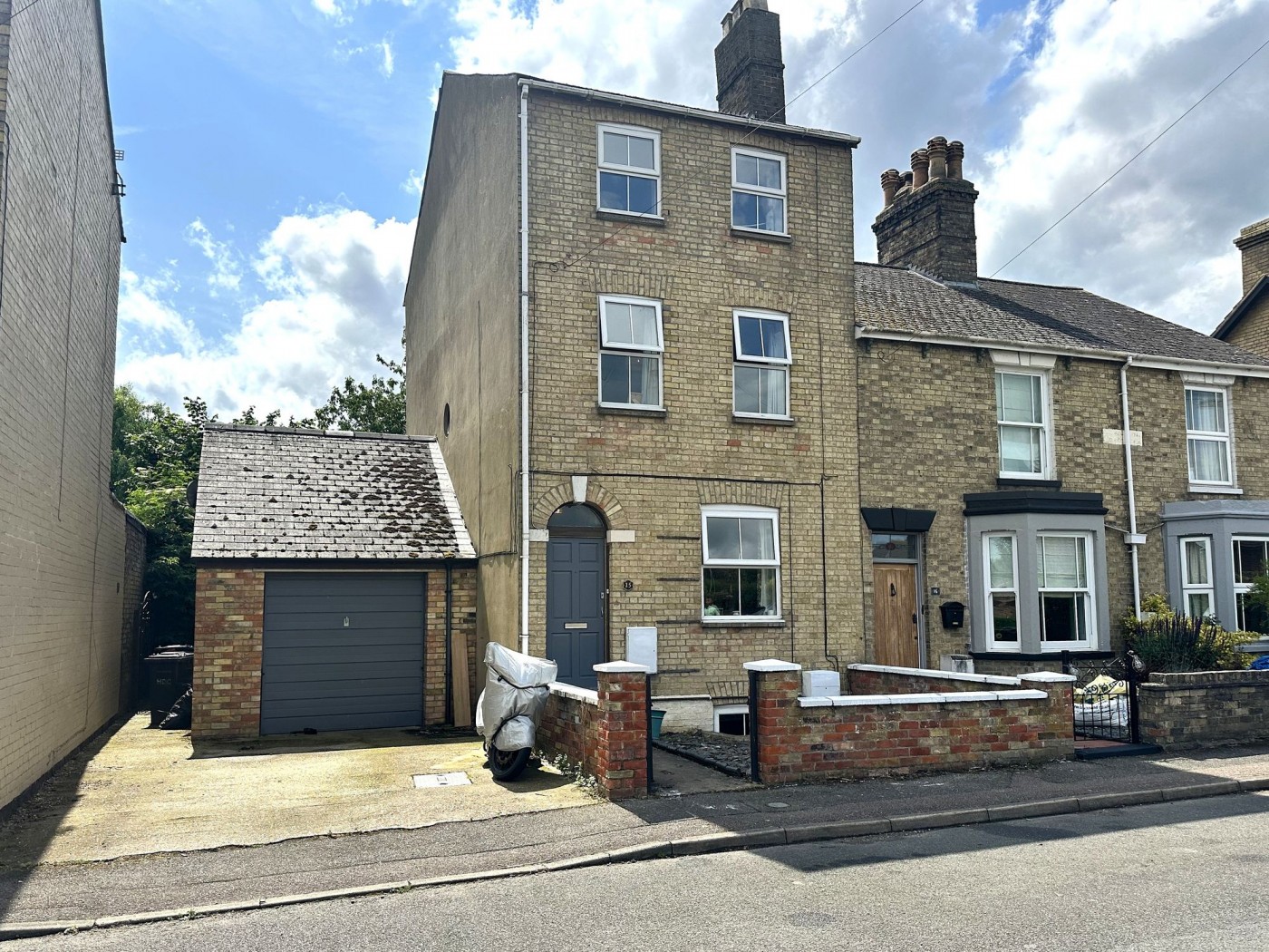 5 bedroom house in East Street