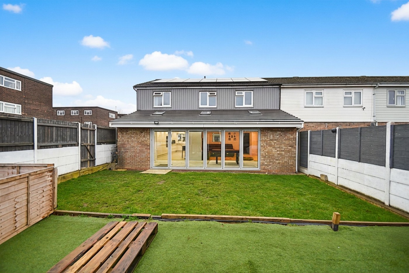 5 bedroom house in Viscount Court