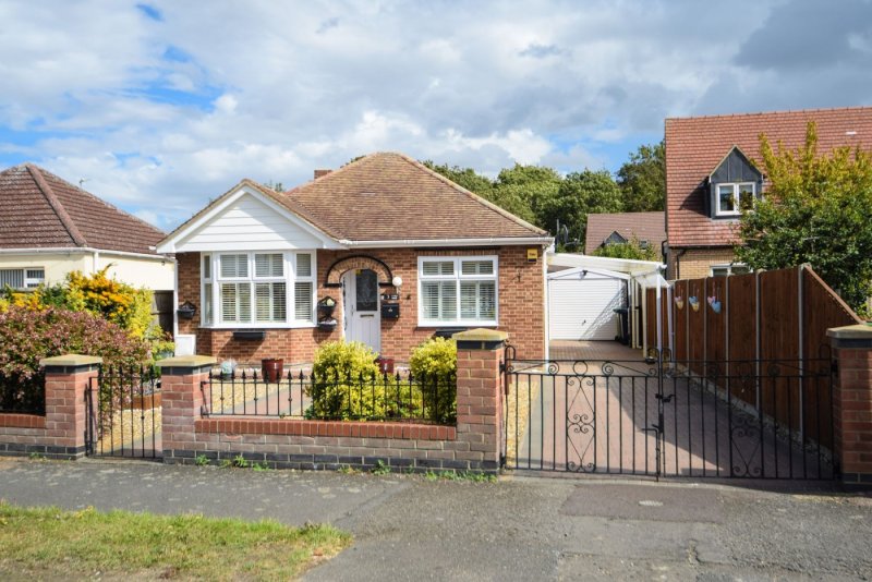 2 bedroom bungalow in Sapley Road, Hartford