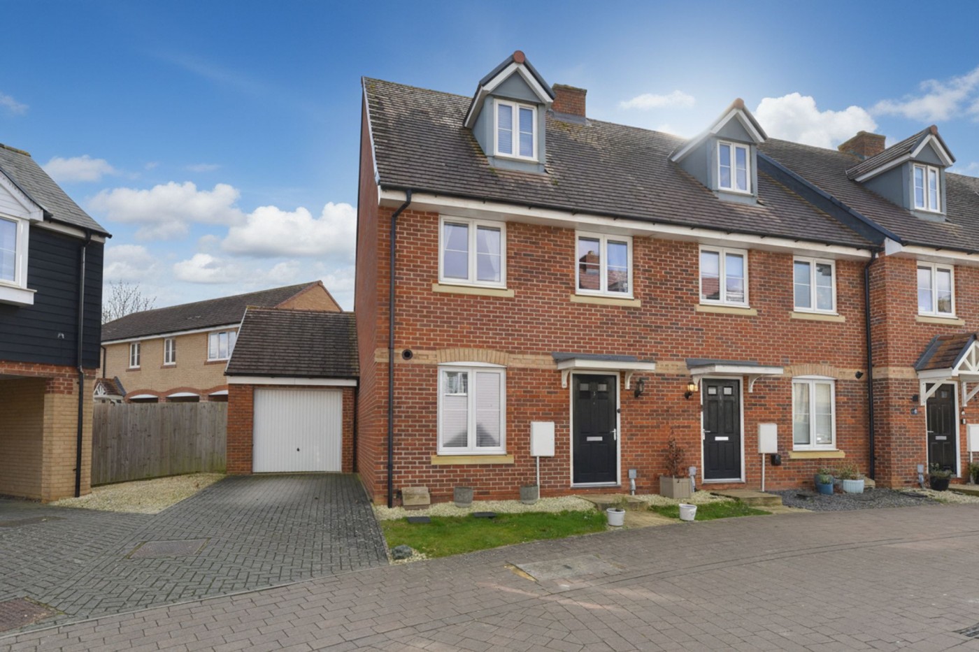 3 bedroom town house in Evans Grove
