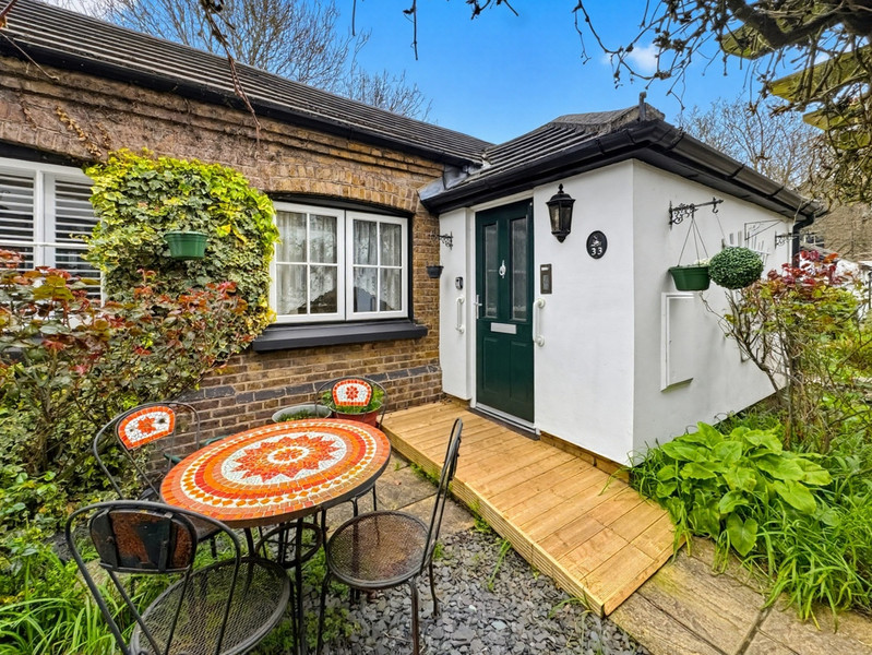 Cambridge Road, Southend-on-sea, SS1 1
