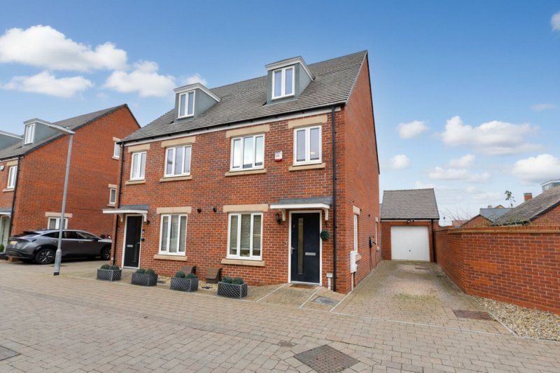 3 bedroom house in Gibbens Croft, Biggleswade