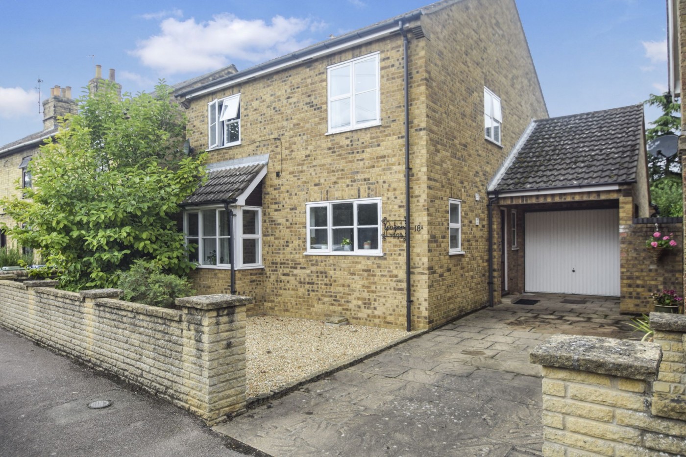 4 bedroom house in High Street