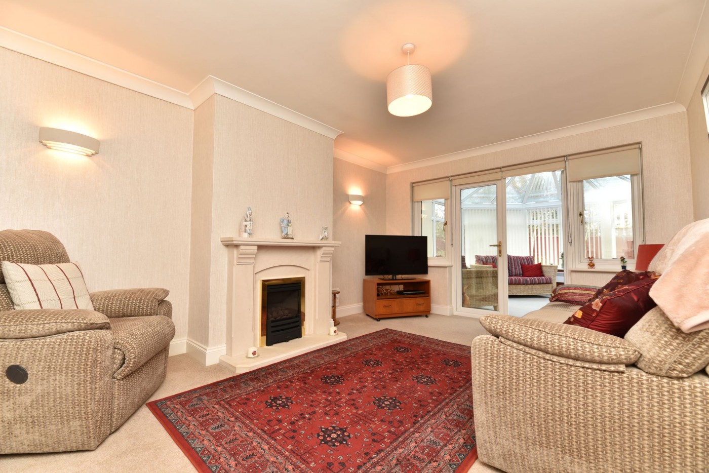 3 bedroom bungalow in Silverdale Close, Needingworth