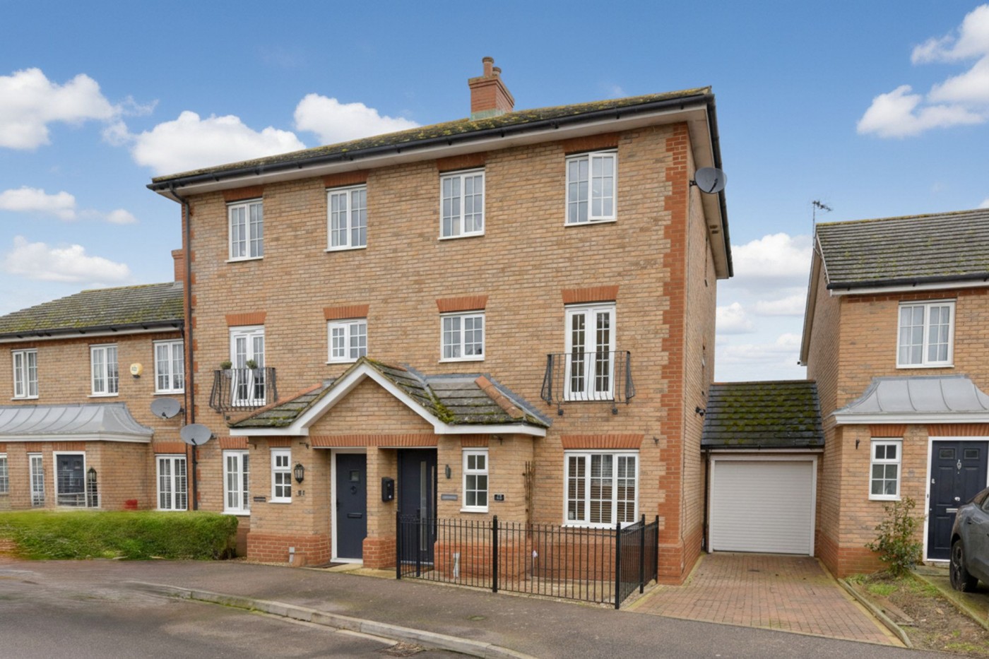 4 bedroom house in Ivel Bury