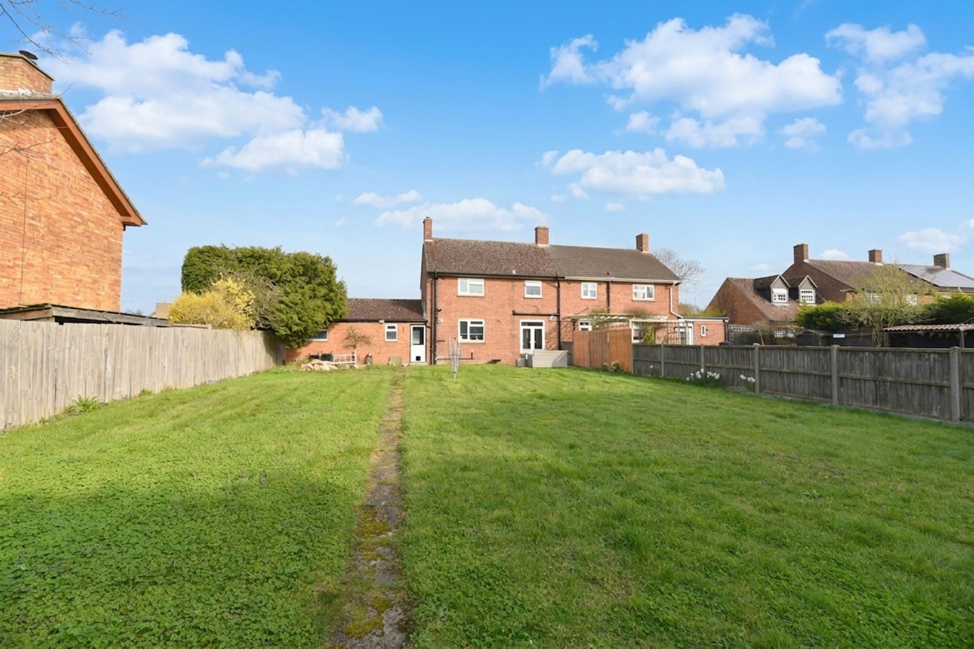 3 bedroom house in Station Road, Blunham