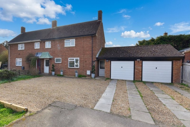 3 bedroom house in Station Road, Blunham