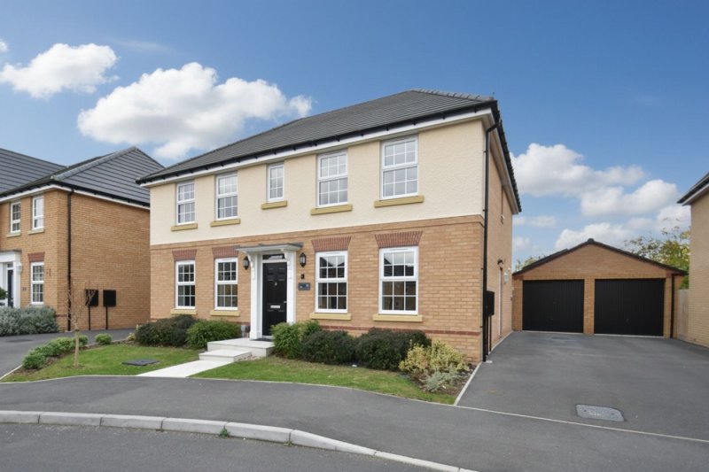 4 bedroom house in Turnpike Close