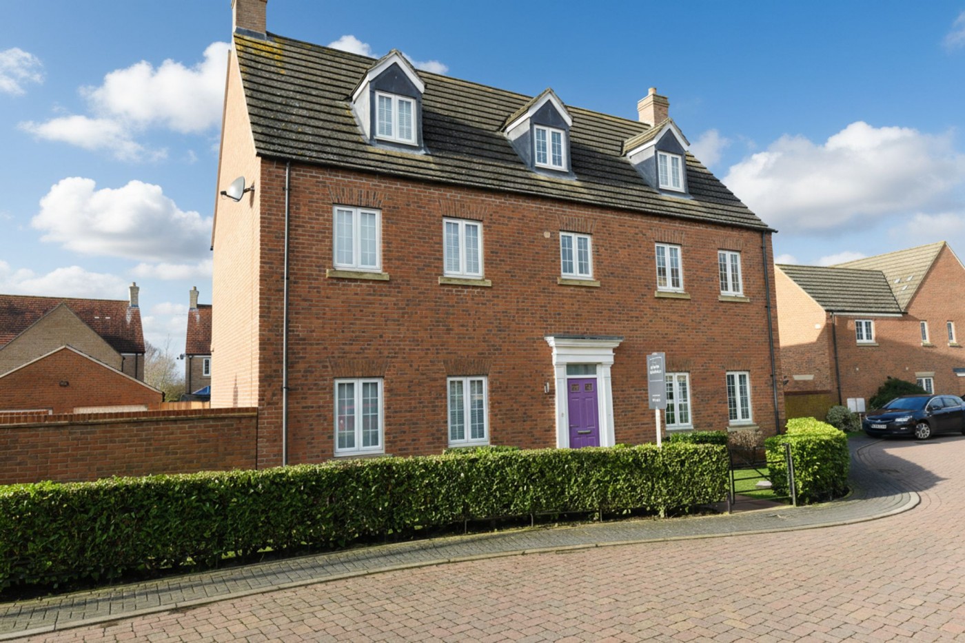 6 bedroom house in Comben Drive
