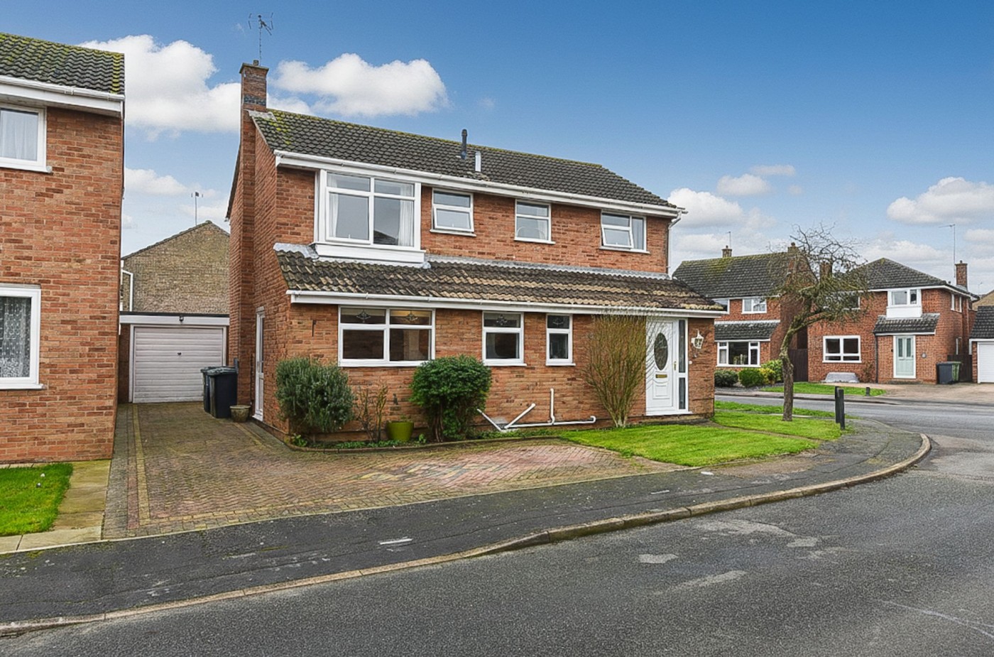 4 bedroom house in Saxon Close