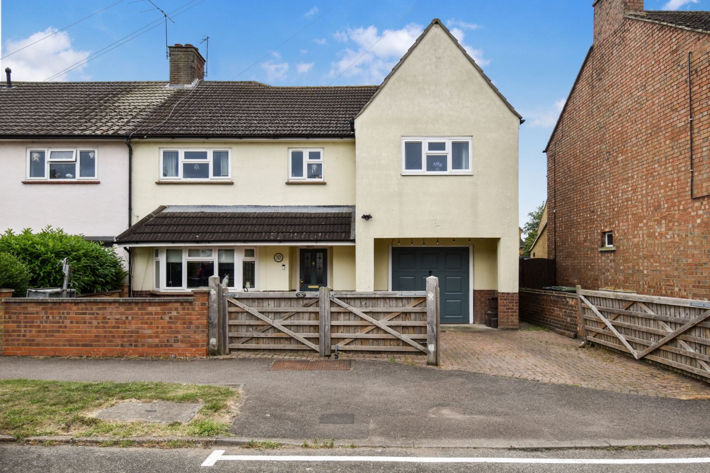 4 bedroom house in Longfield Road