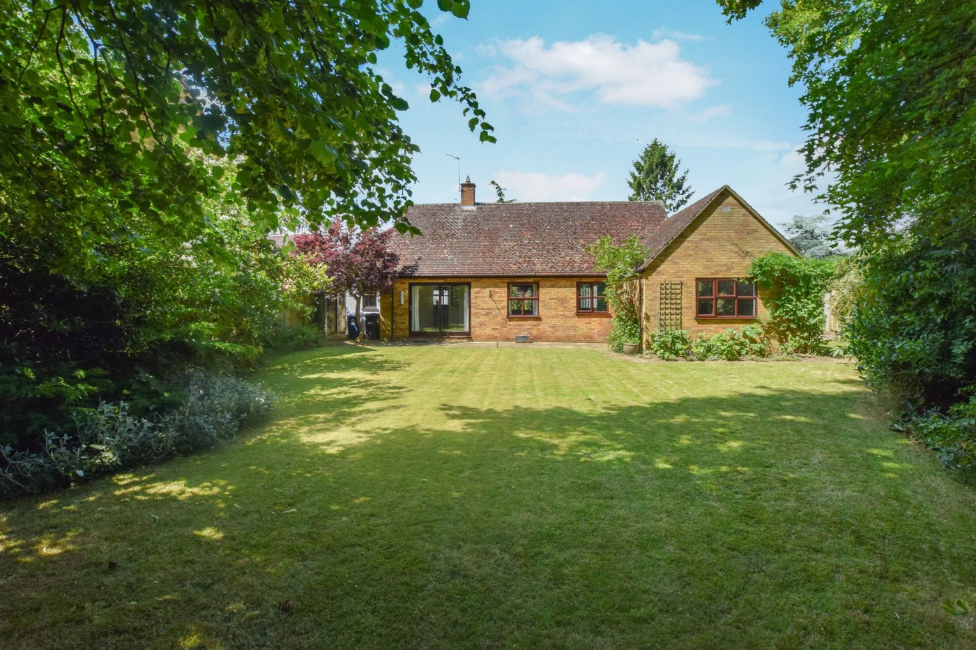 4 bedroom bungalow in Cranfield Way