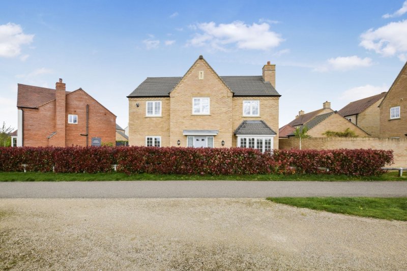 4 bedroom house in Somning Close, Alconbury Weald