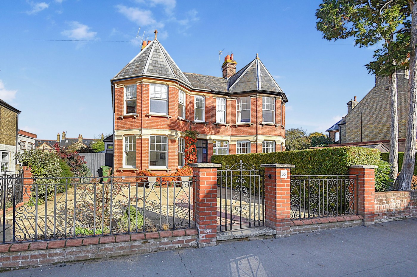 5 bedroom house in Avenue Road