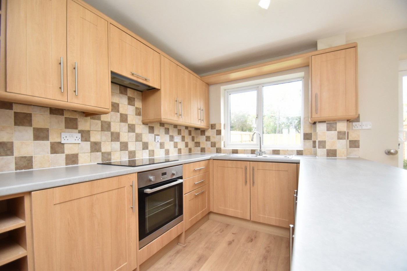 3 bedroom detached house in School Road