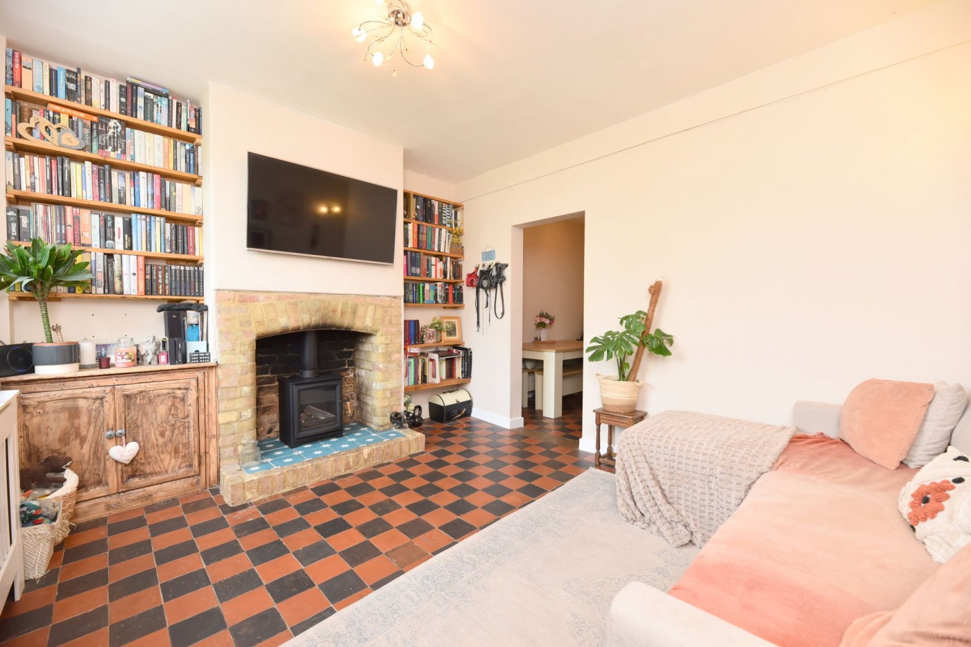 2 bedroom cottage in Biggleswade Road, Upper Caldecote