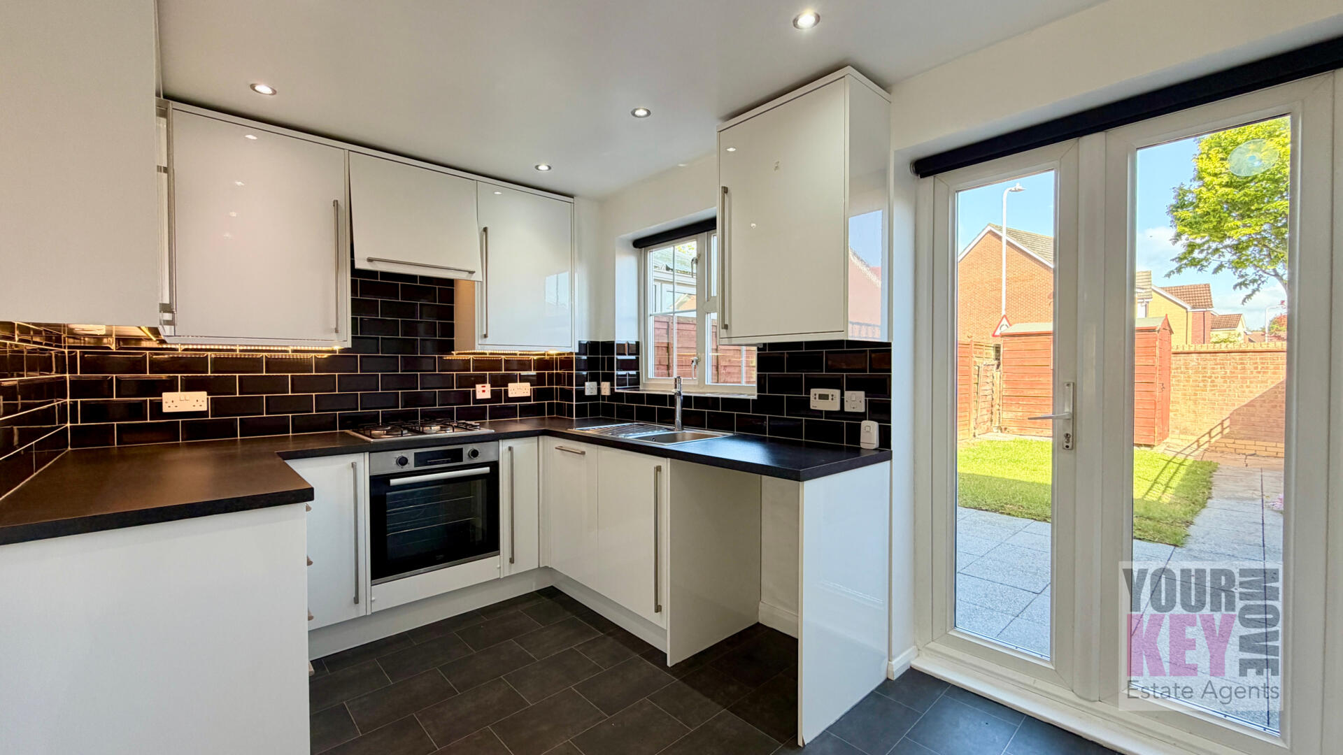 2 bedroom house in Vickers Close, Hawkinge, Folkestone, Hawkinge, Kent CT18 7FH